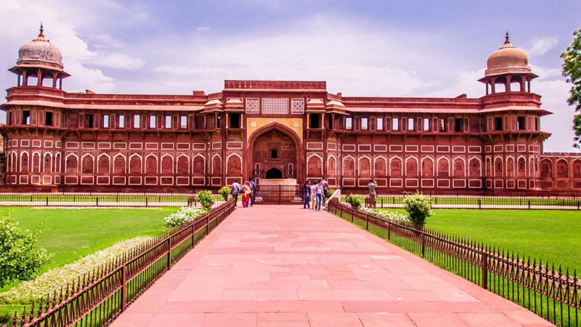 Explore Mystery and Enchantment with the India tour