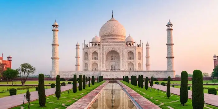 Top 10 Luxury Hotels in Agra with Taj Mahal Views & Private Tour Access