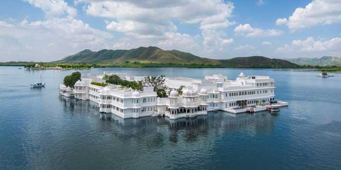 Luxury Houseboats in Udaipur: Floating Palaces on Lake Pichola