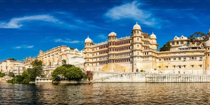 Top 10 5-Star Hotels in Udaipur with Private Tours & Lake Views
