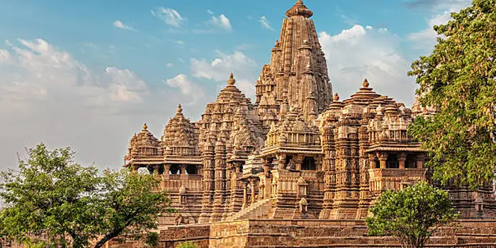 India Spiritual Tours – Best Sacred Destinations, Temples & Experiences