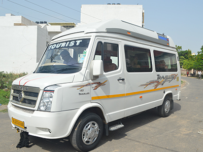 Private Driver with Bus in India for groups